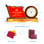 Đồng hồ Kara - Đồng để bàn lá cờ nhỏ gắn đồng